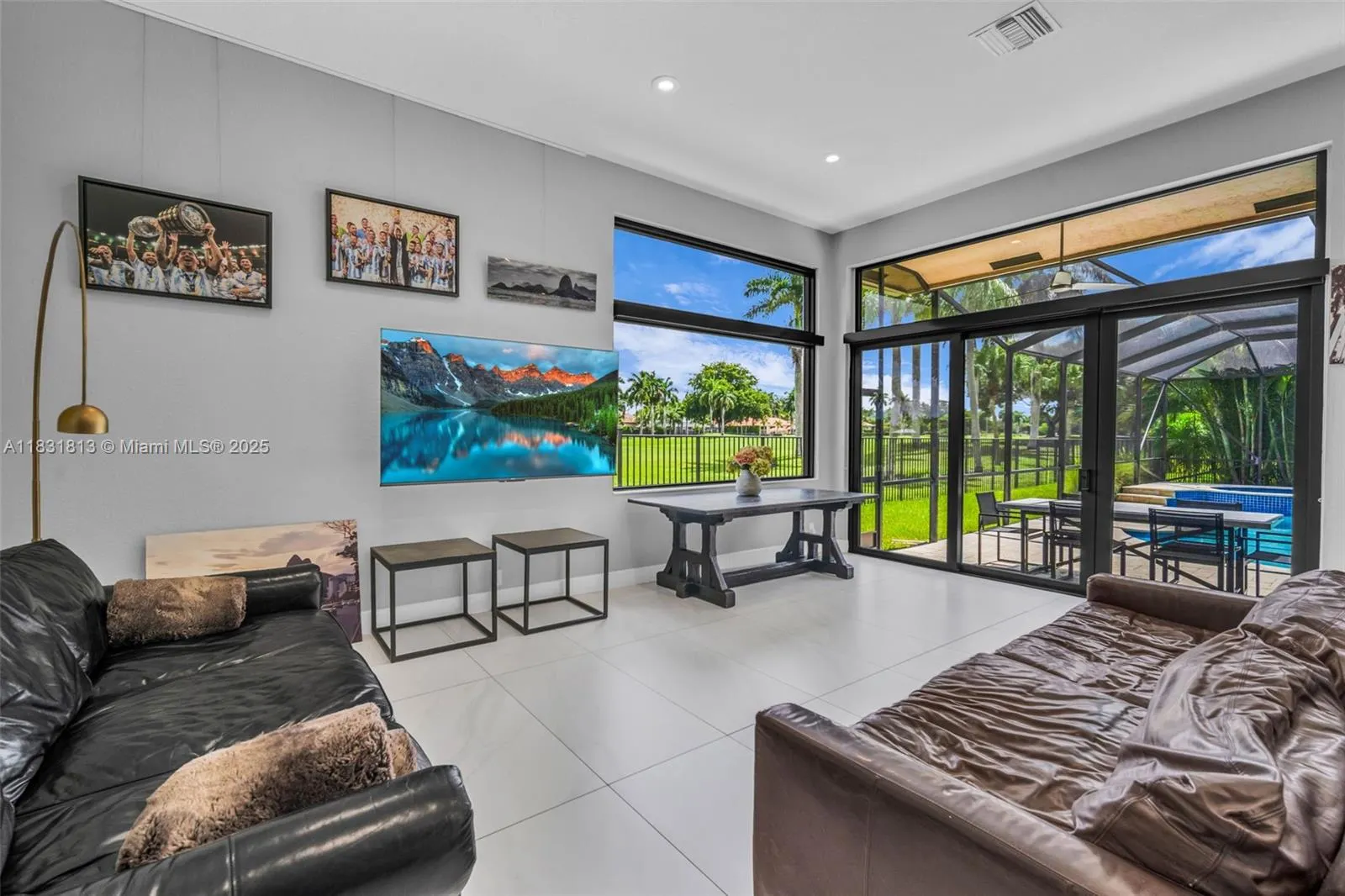2583 Mayfair Ln