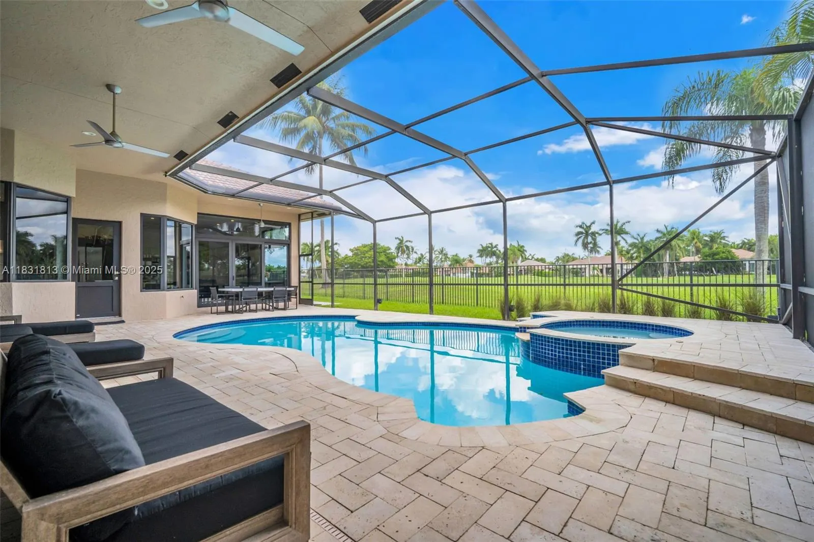 2583 Mayfair Ln