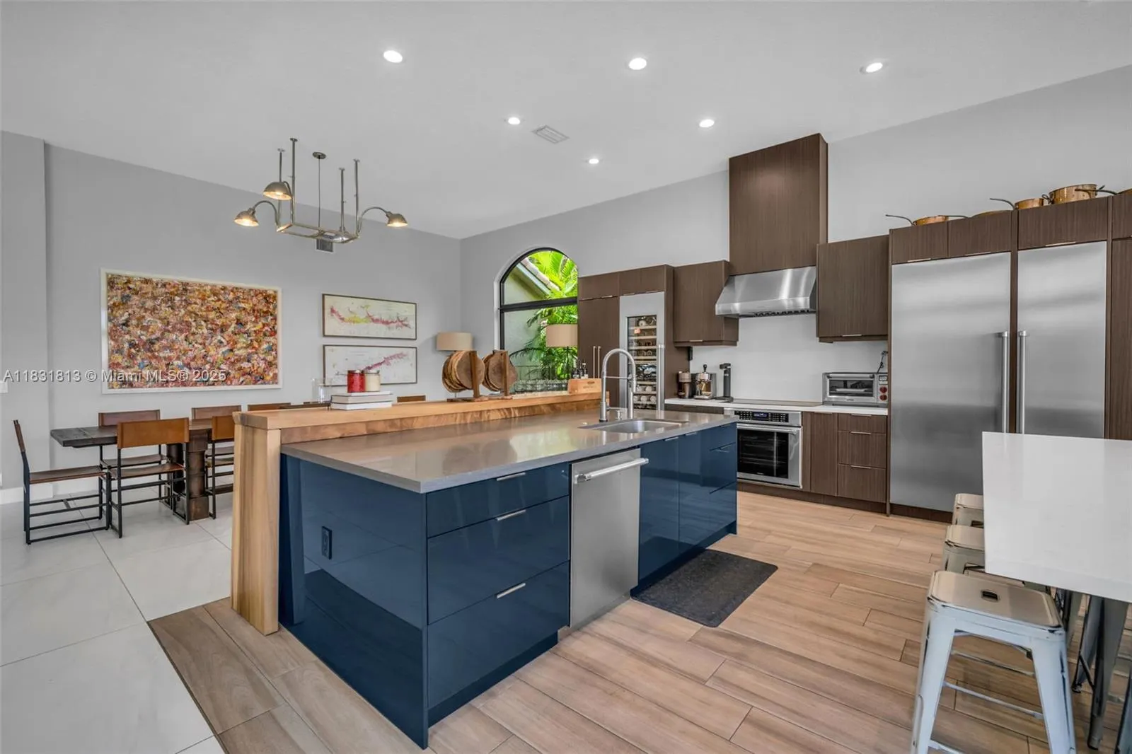 2583 Mayfair Ln