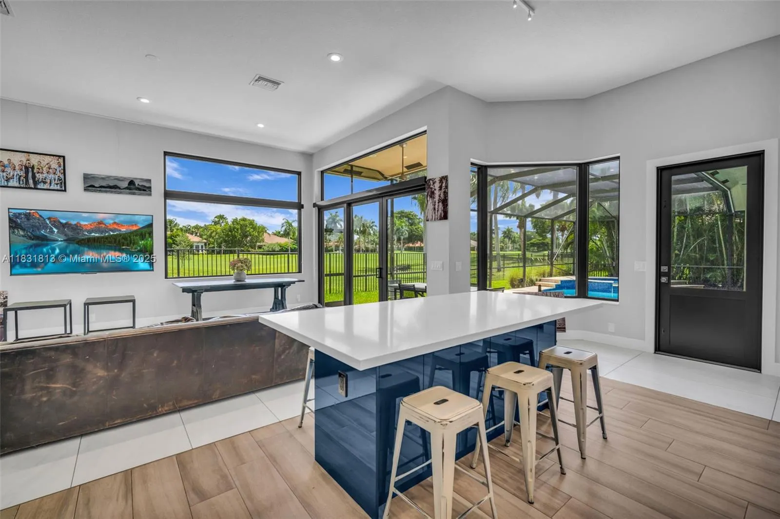 2583 Mayfair Ln
