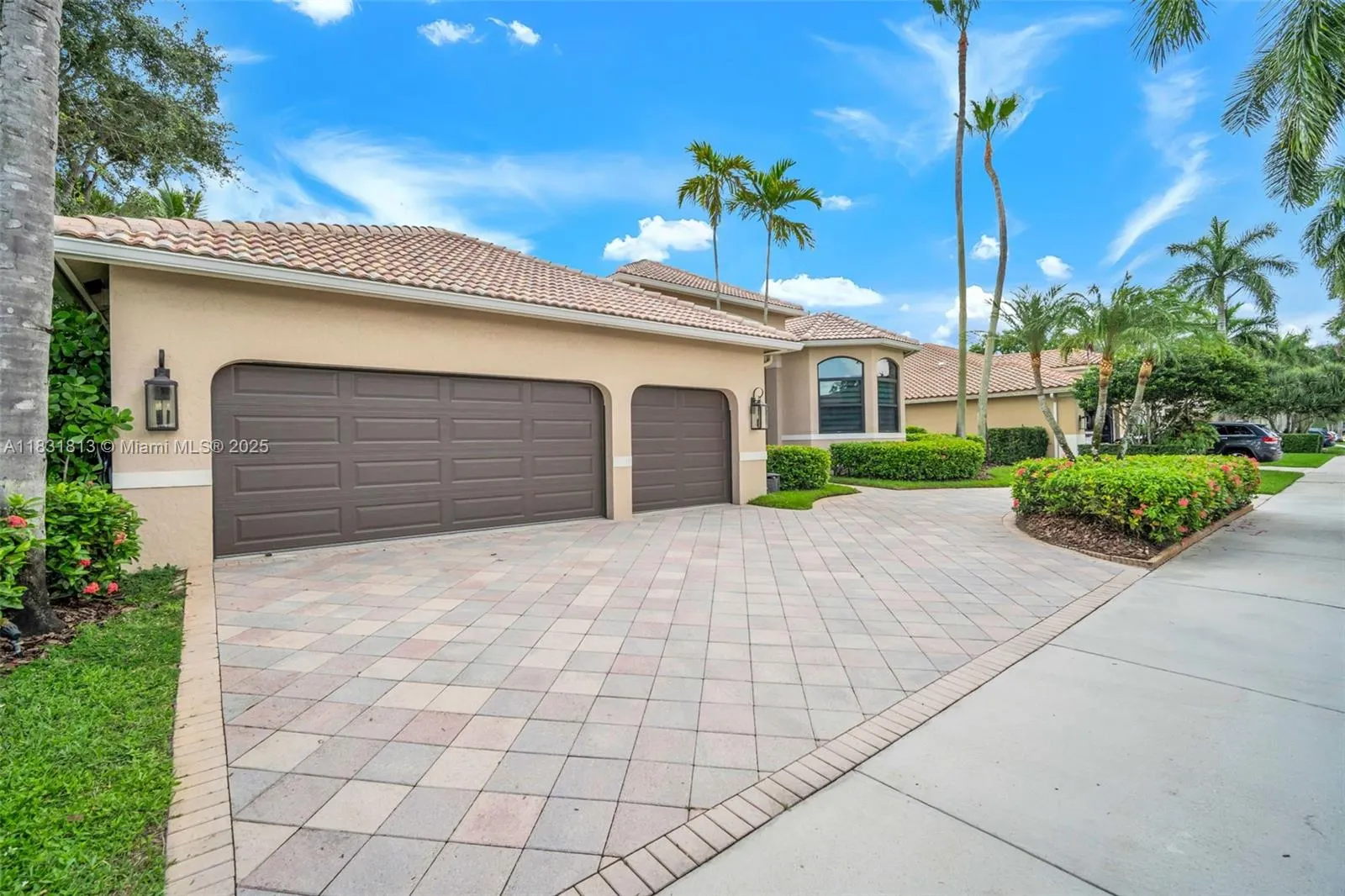 2583 Mayfair Ln