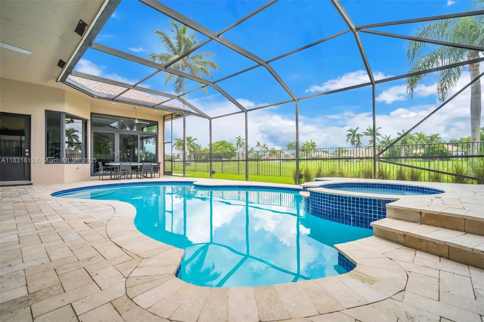 2583 Mayfair Ln