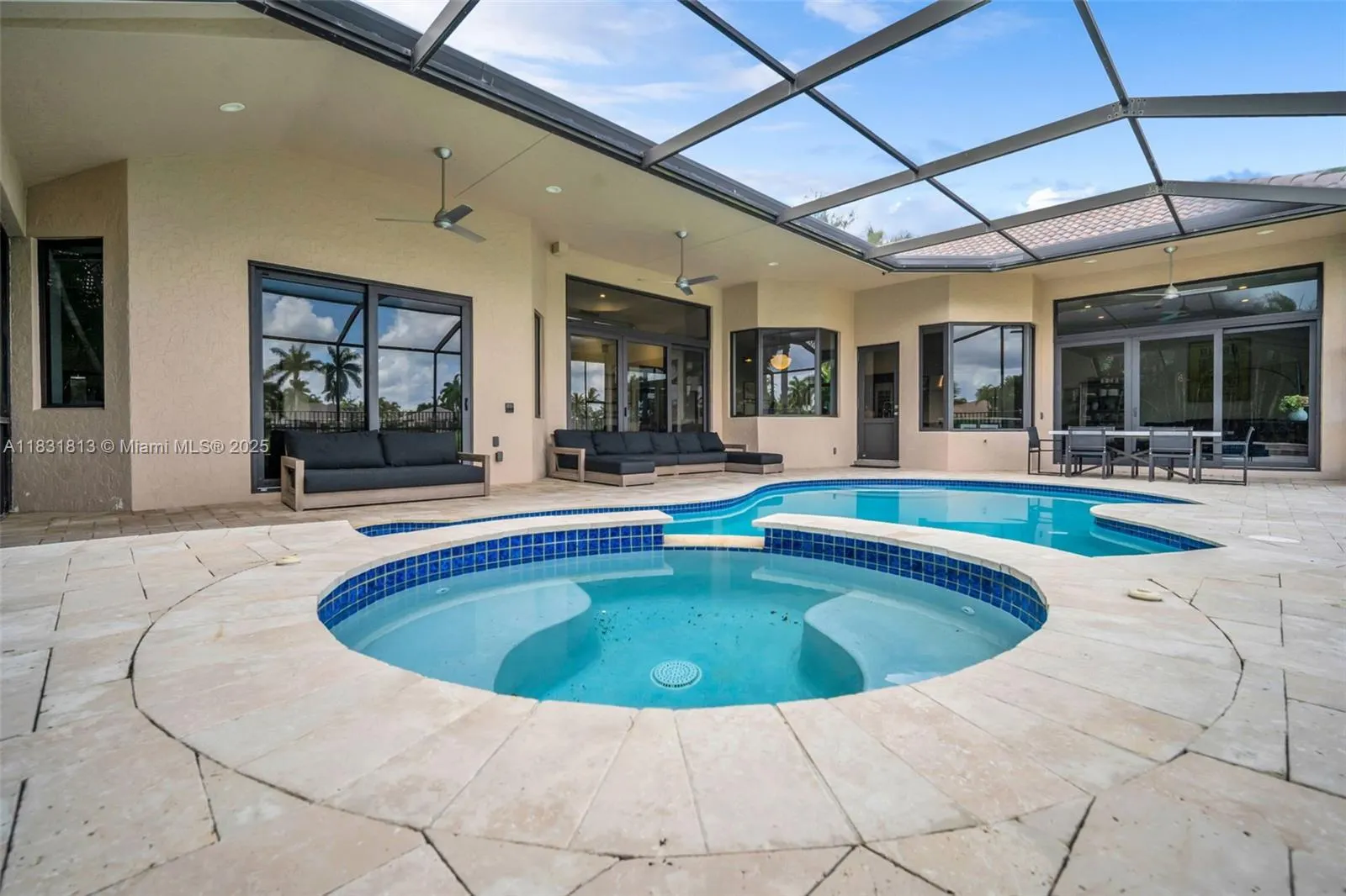 2583 Mayfair Ln