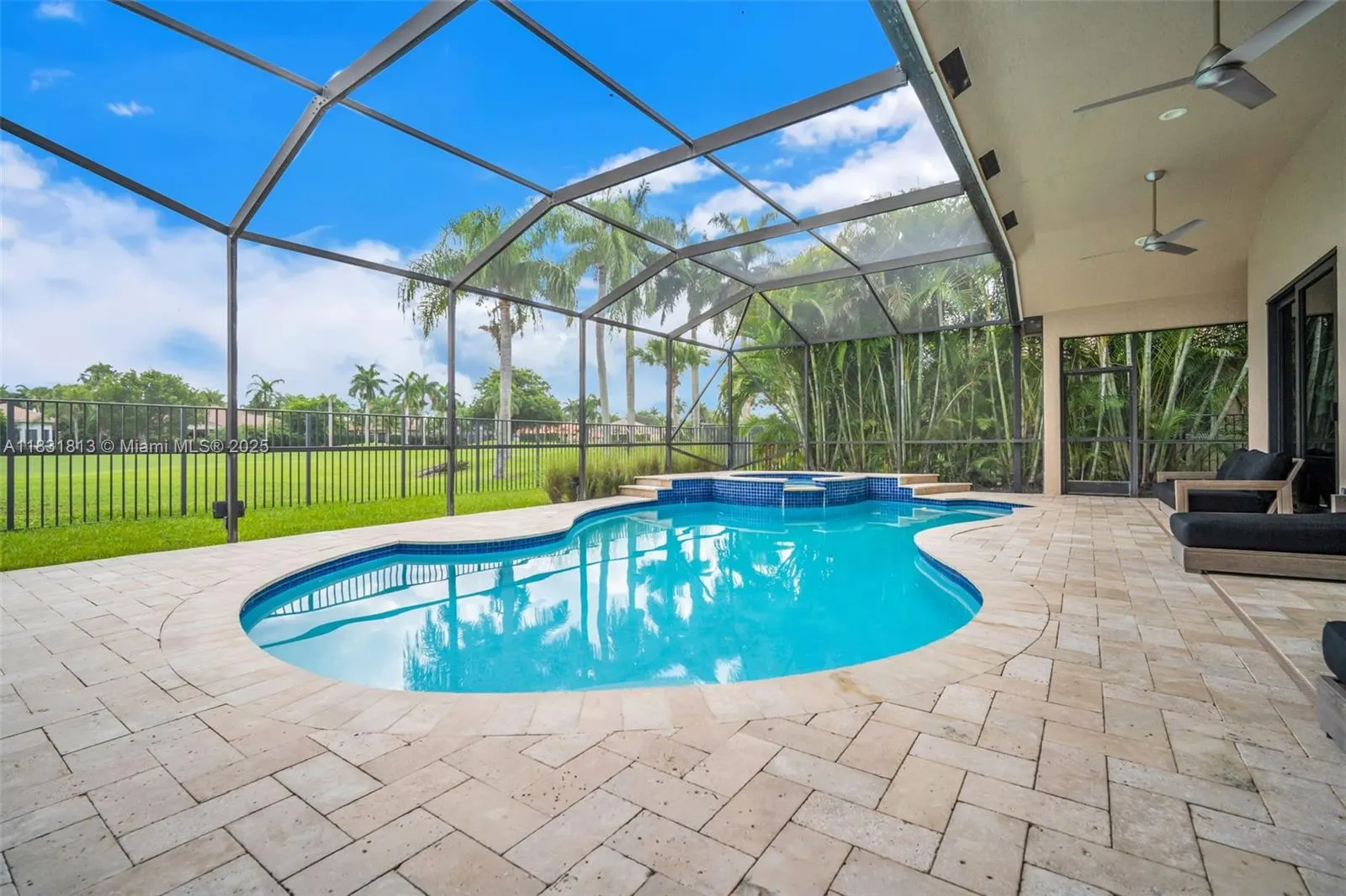 2583 Mayfair Ln