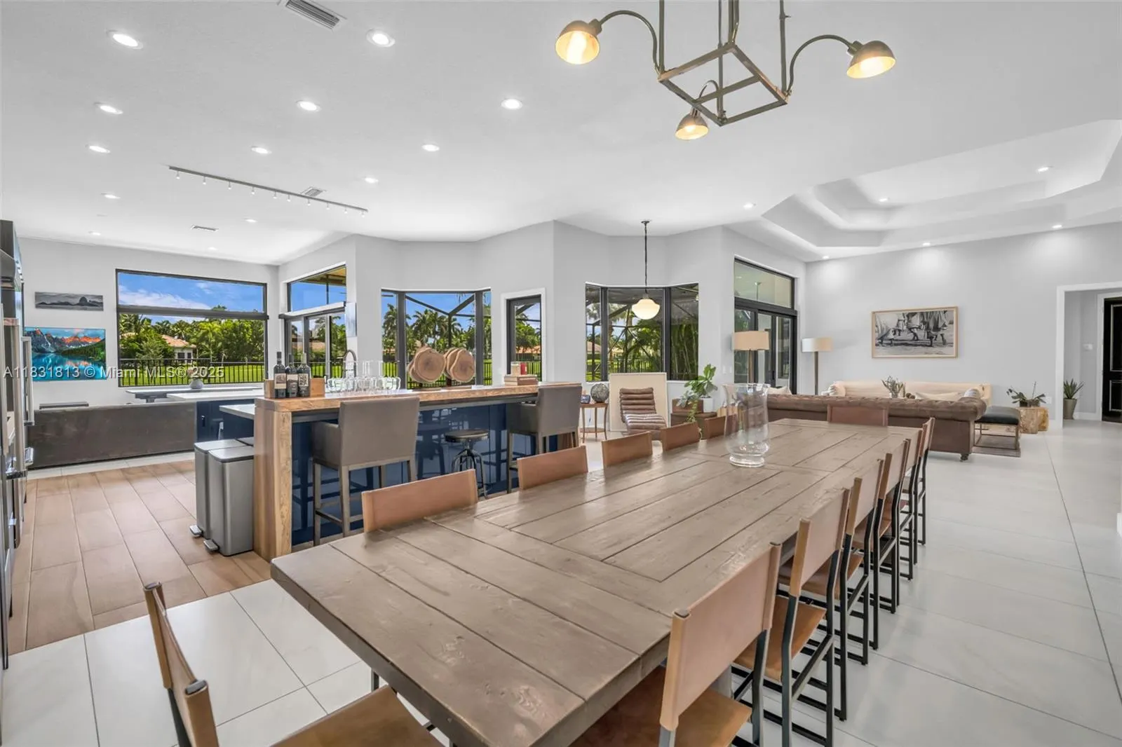 2583 Mayfair Ln