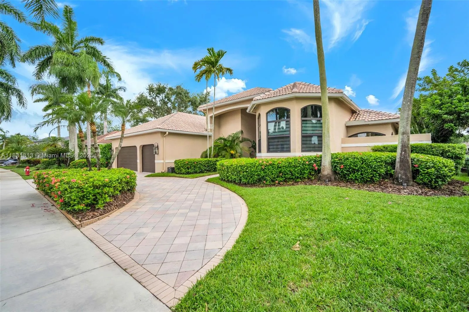 2583 Mayfair Ln