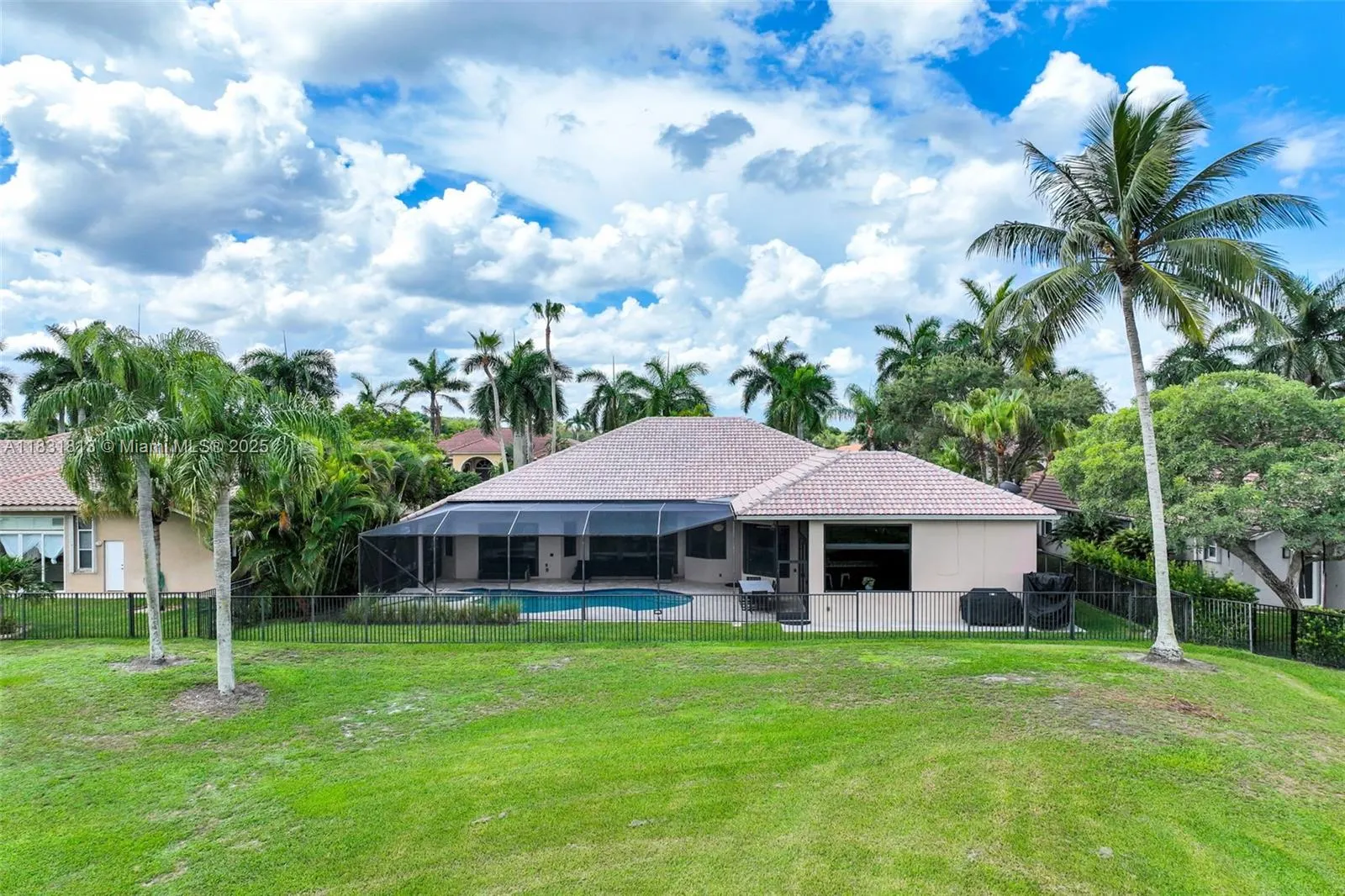 2583 Mayfair Ln