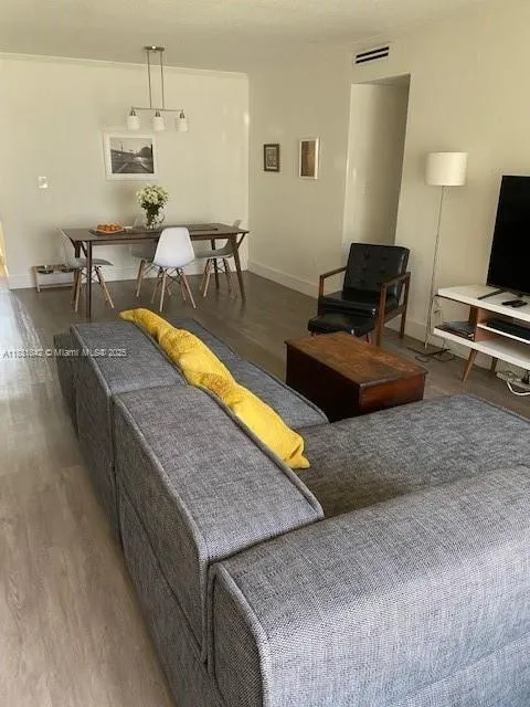 1239 Mariposa Ave, #1
