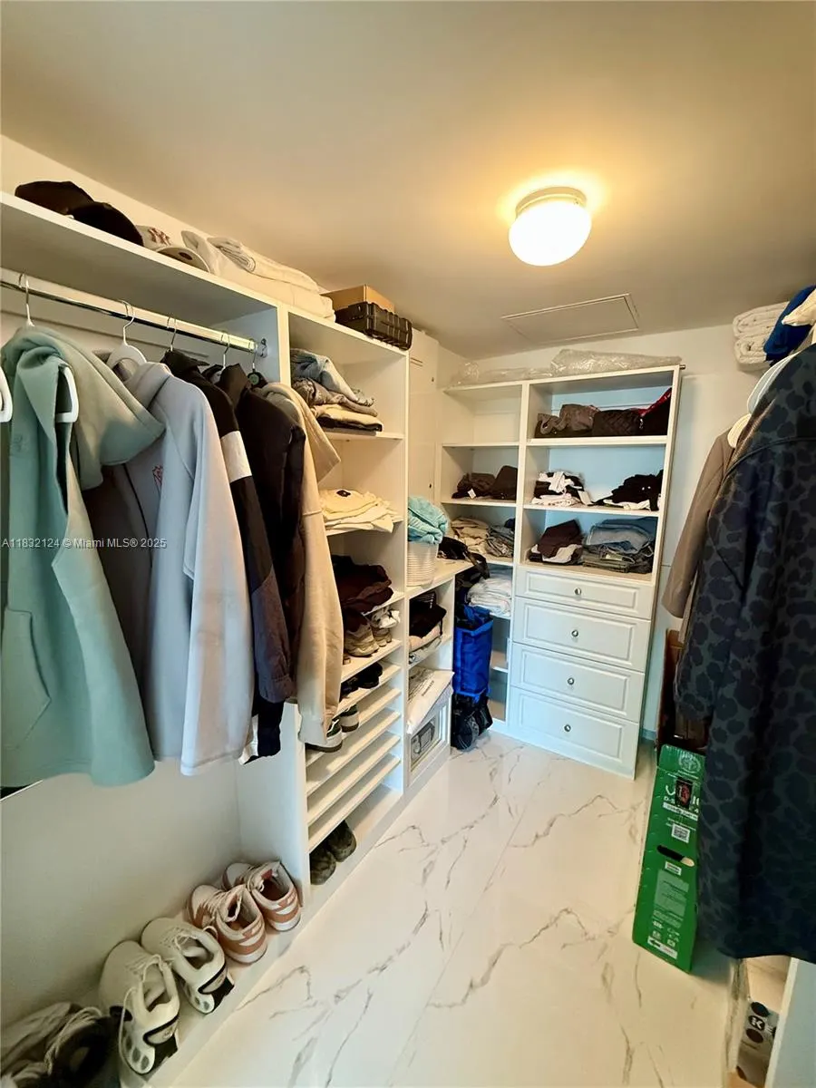 10275 Collins Ave, #229