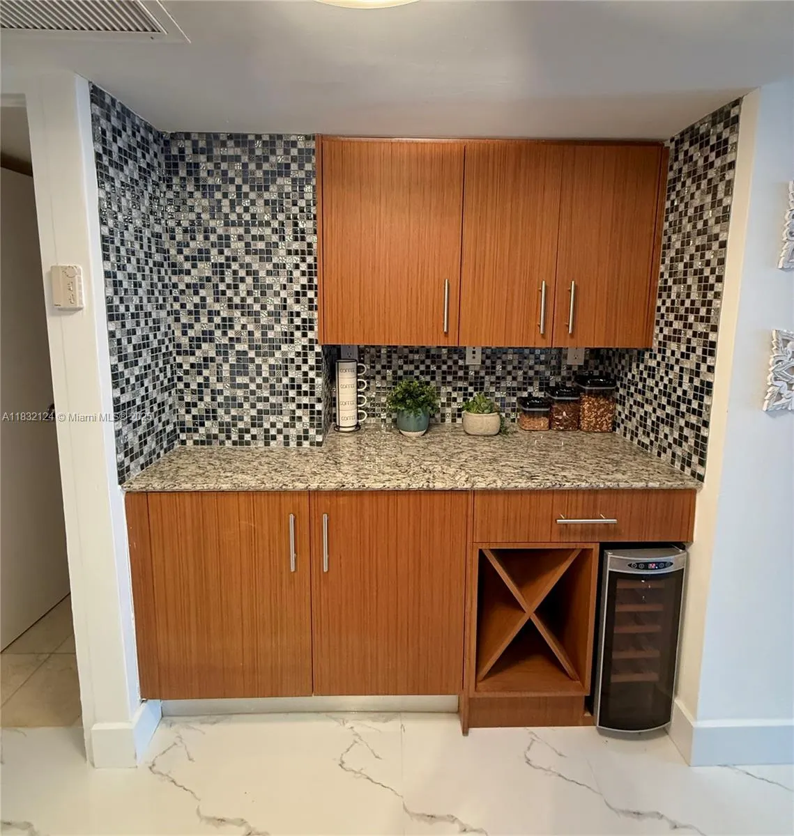 10275 Collins Ave, #229