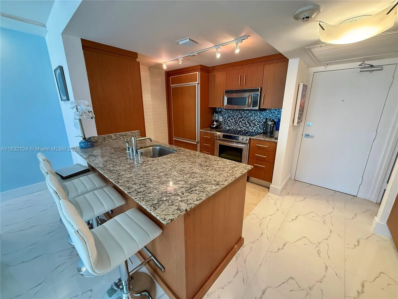 10275 Collins Ave, #229