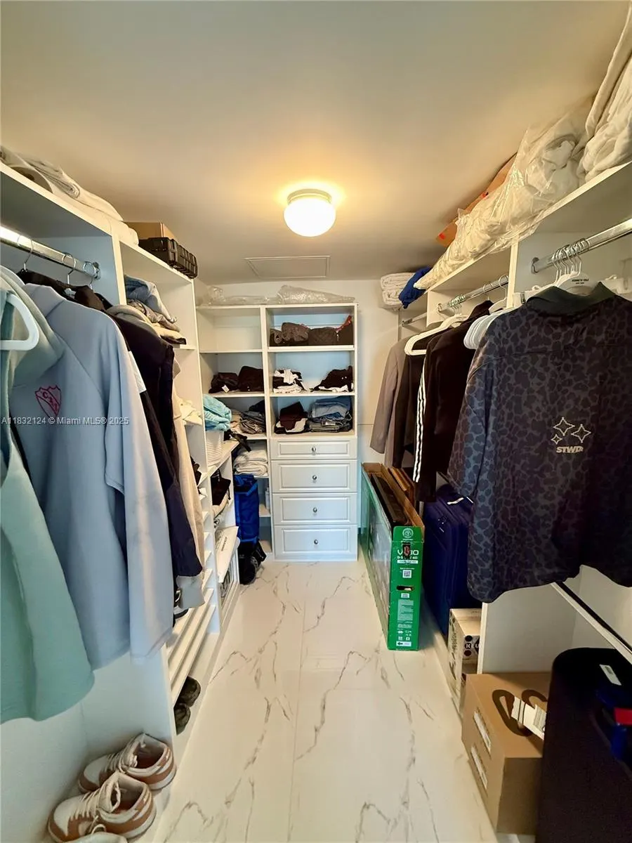 10275 Collins Ave, #229