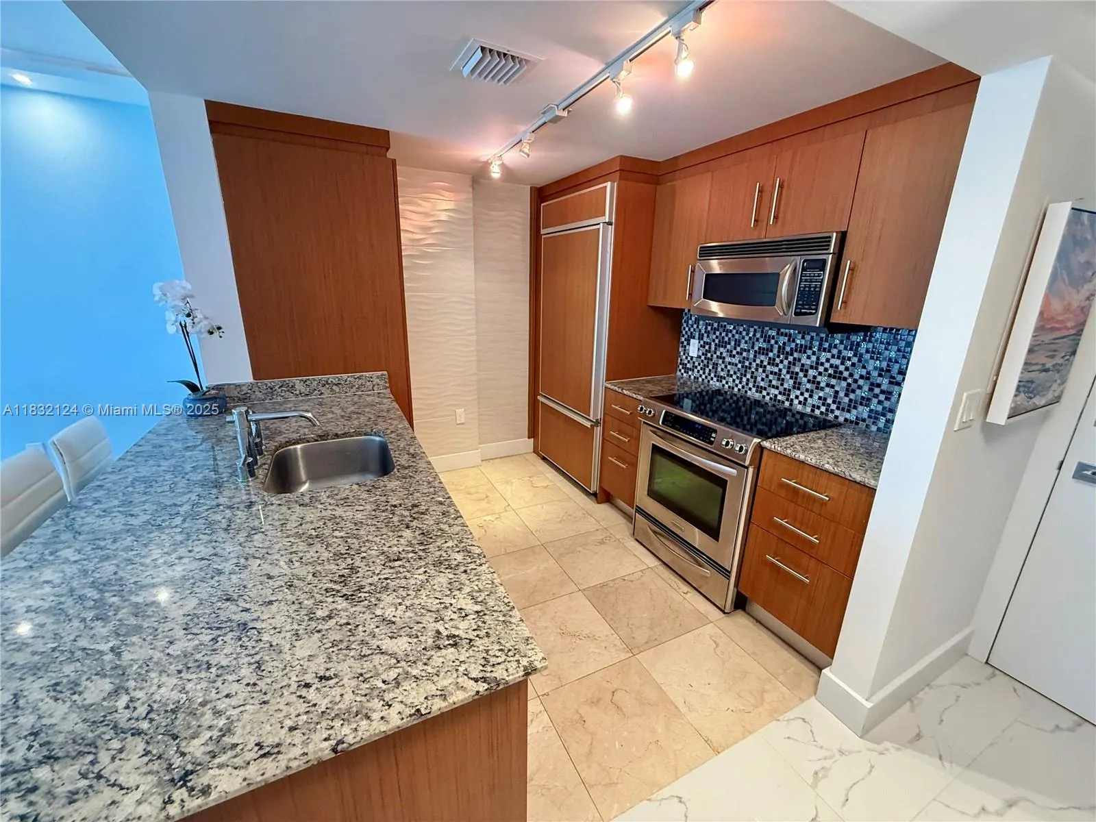 10275 Collins Ave, #229