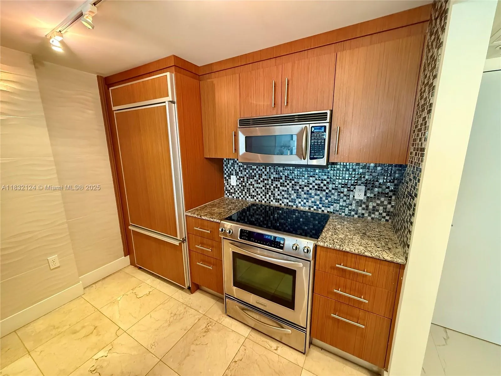 10275 Collins Ave, #229