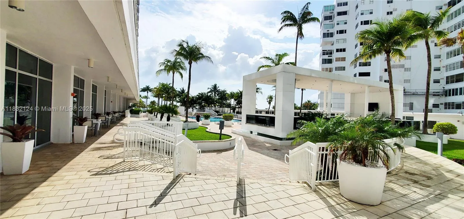 10275 Collins Ave, #229