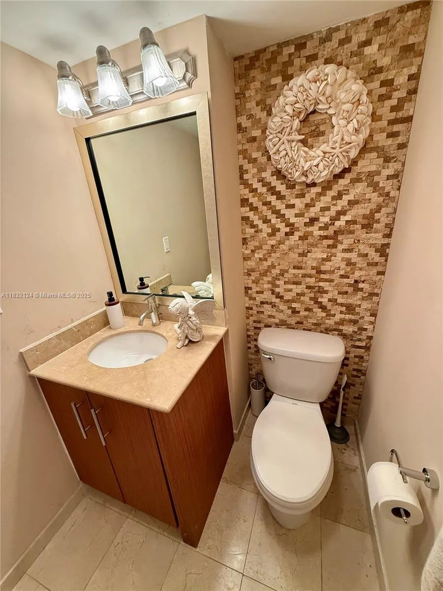 10275 Collins Ave, #229