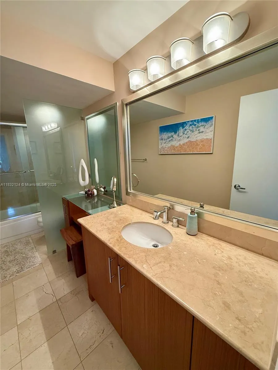 10275 Collins Ave, #229