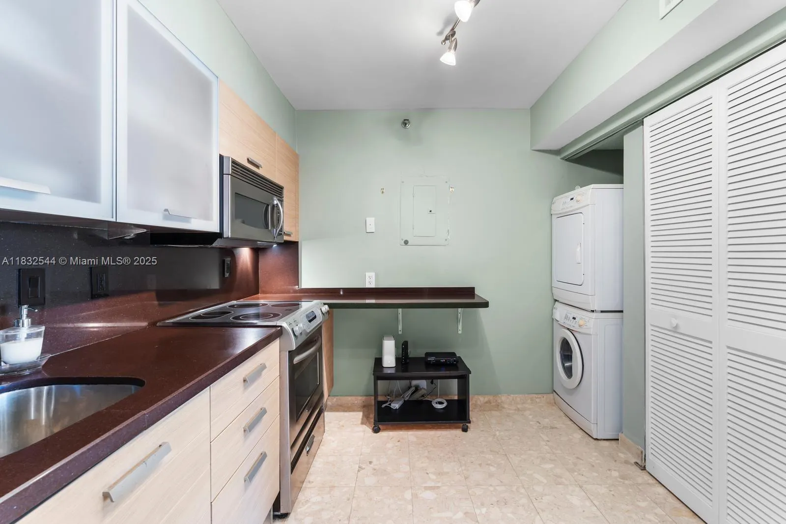 9341 Collins Ave, #904