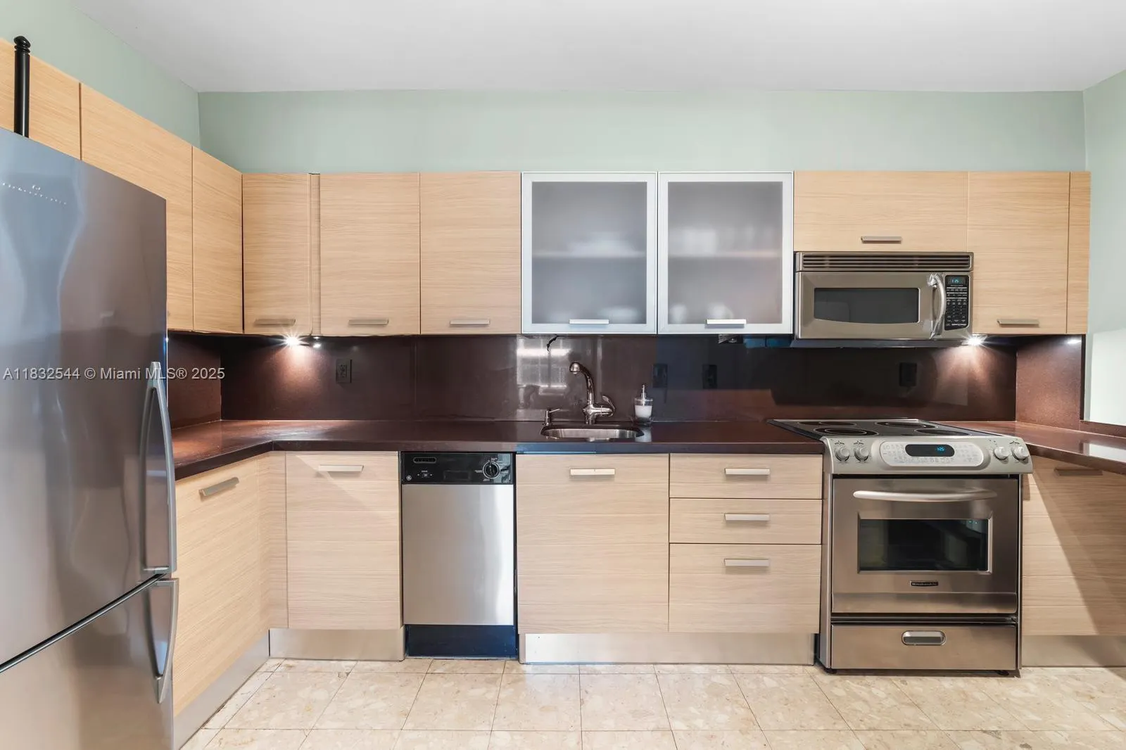 9341 Collins Ave, #904