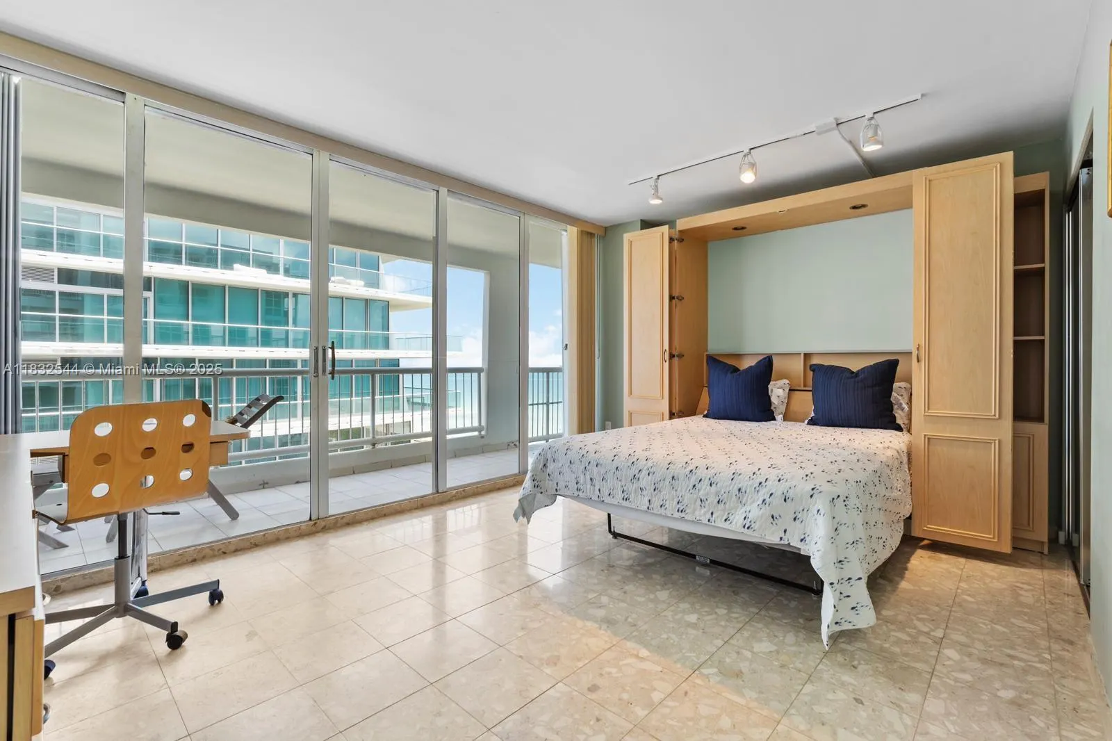 9341 Collins Ave, #904