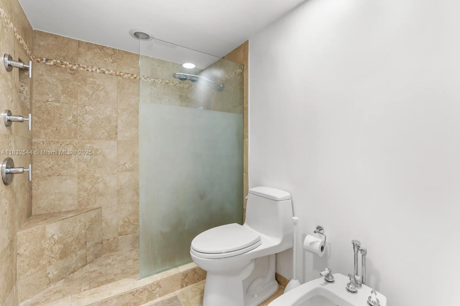 9341 Collins Ave, #904