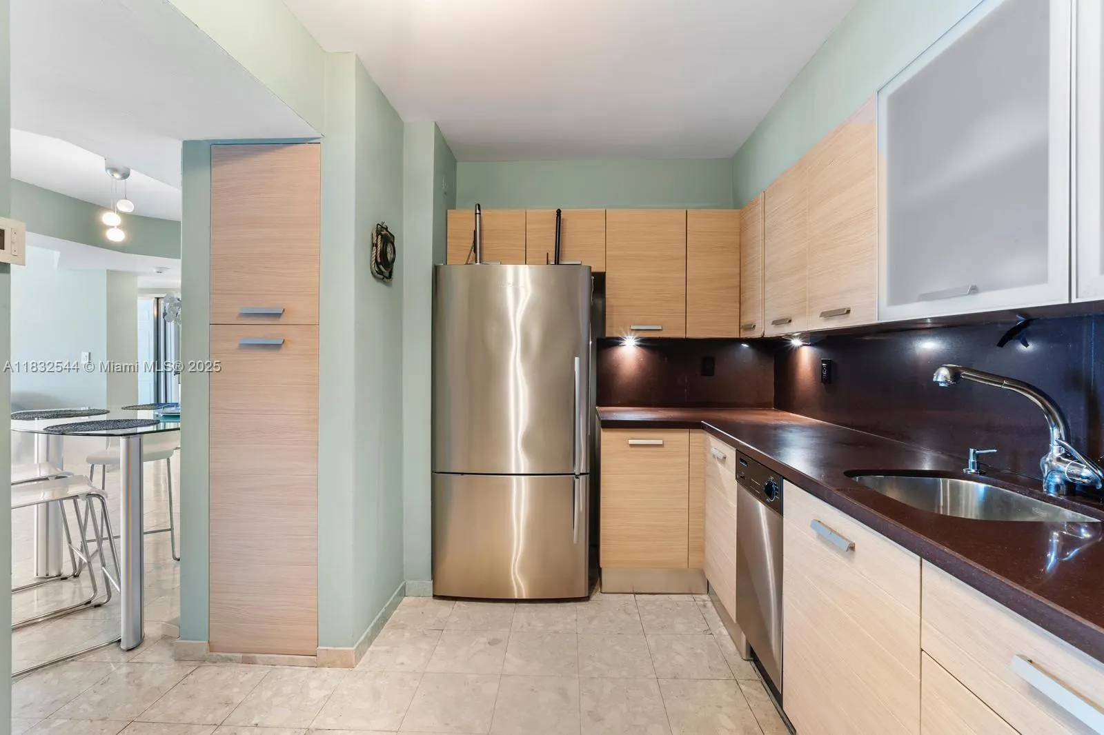 9341 Collins Ave, #904