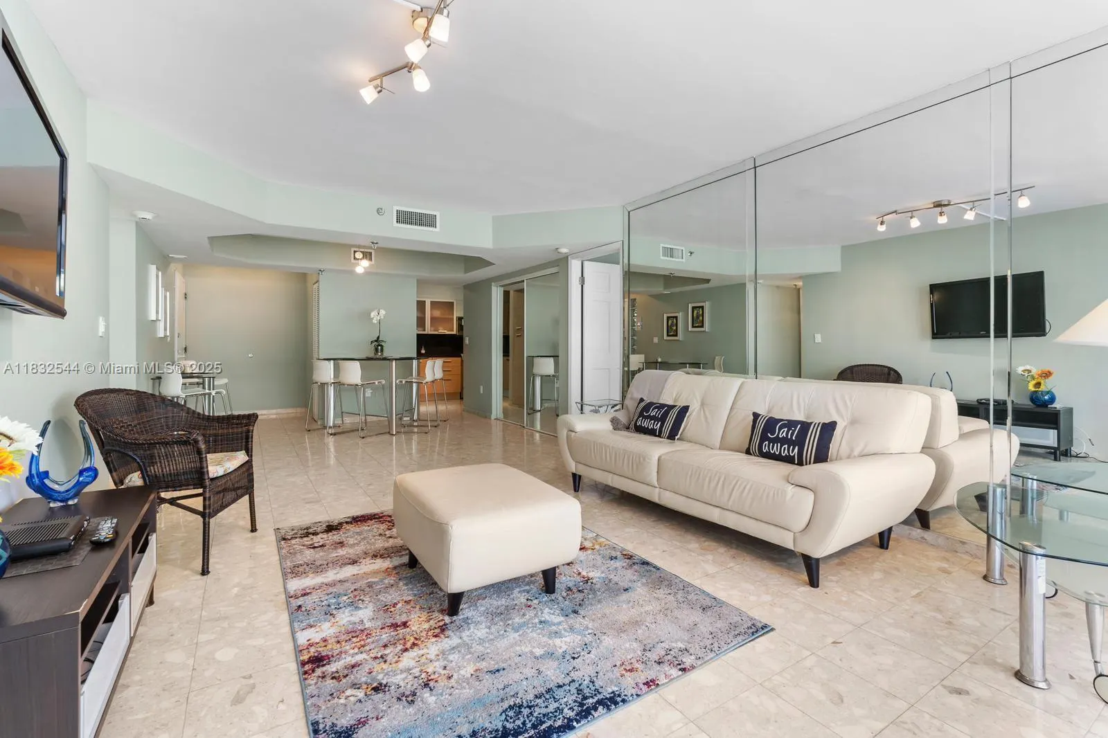 9341 Collins Ave, #904