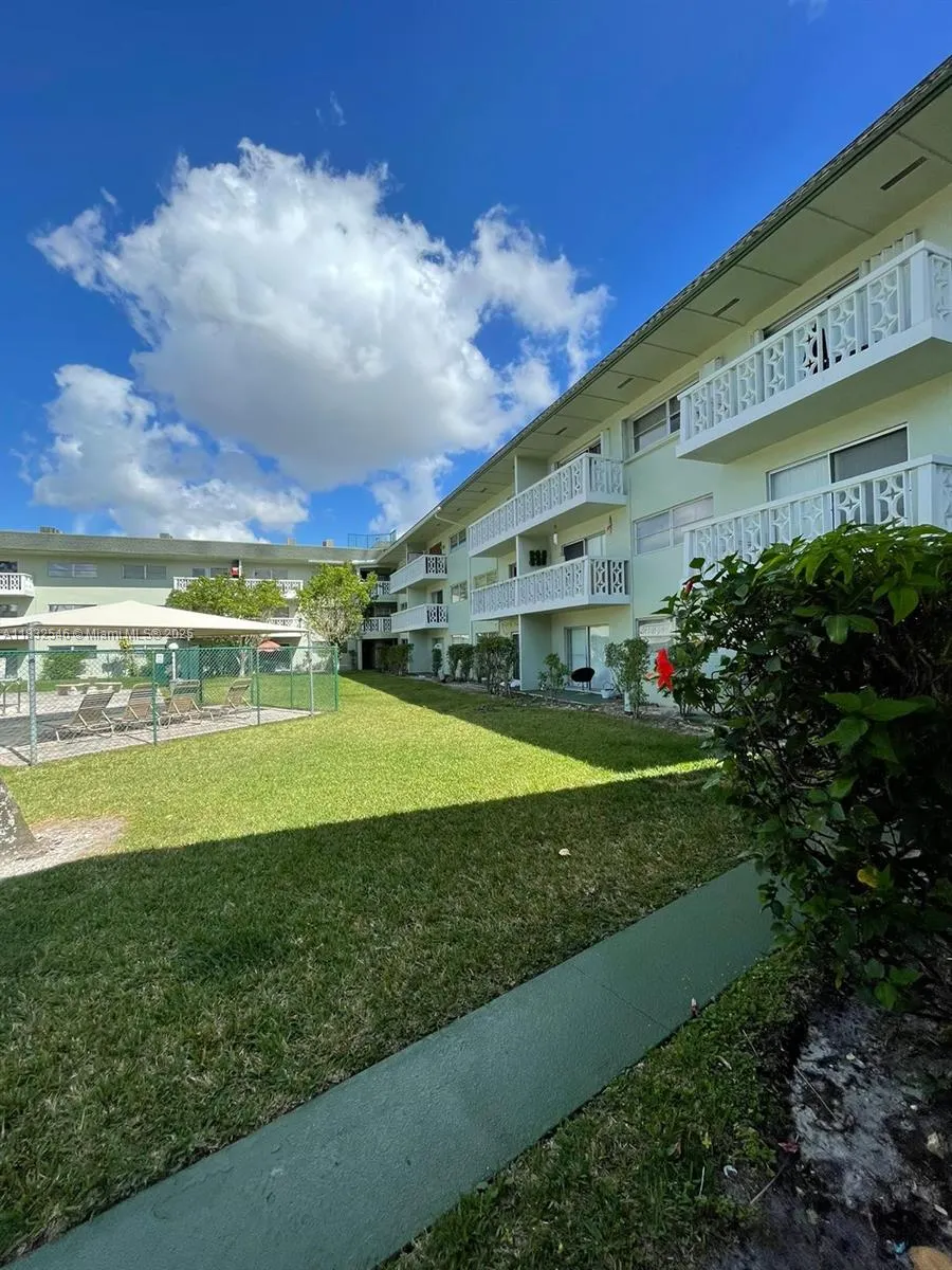4200 NW 3rd Ct, #325