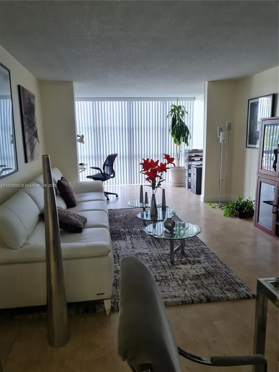 1000 Parkview Dr, #427