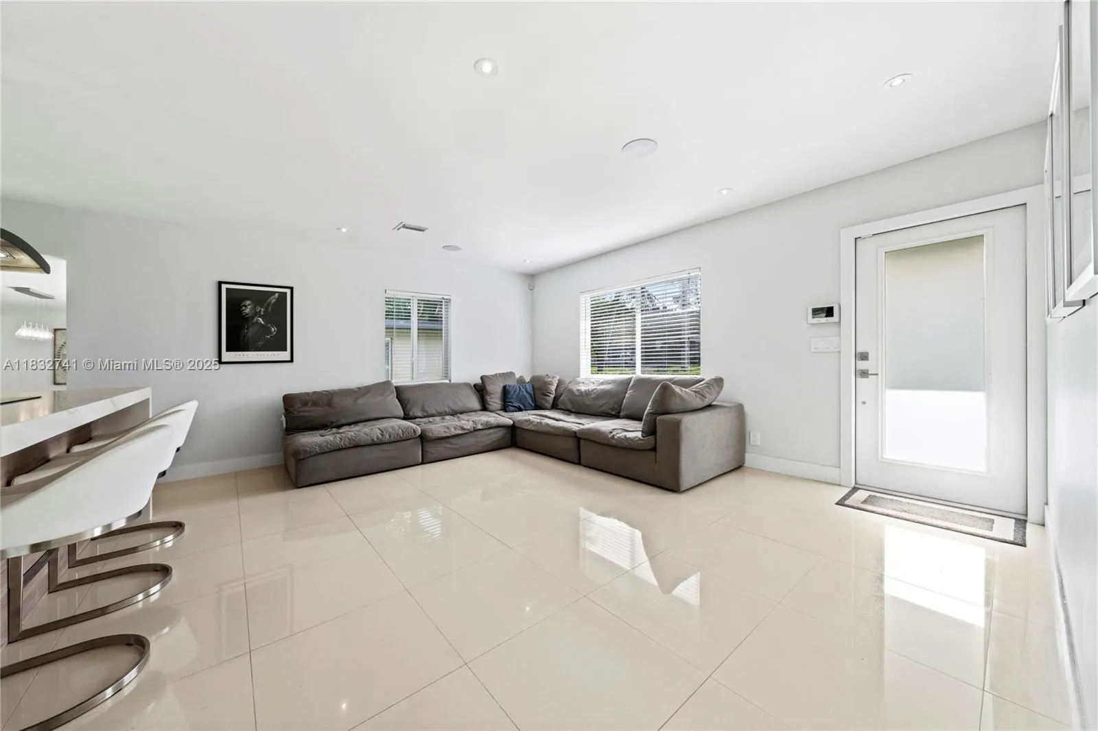 217 E Acre Dr