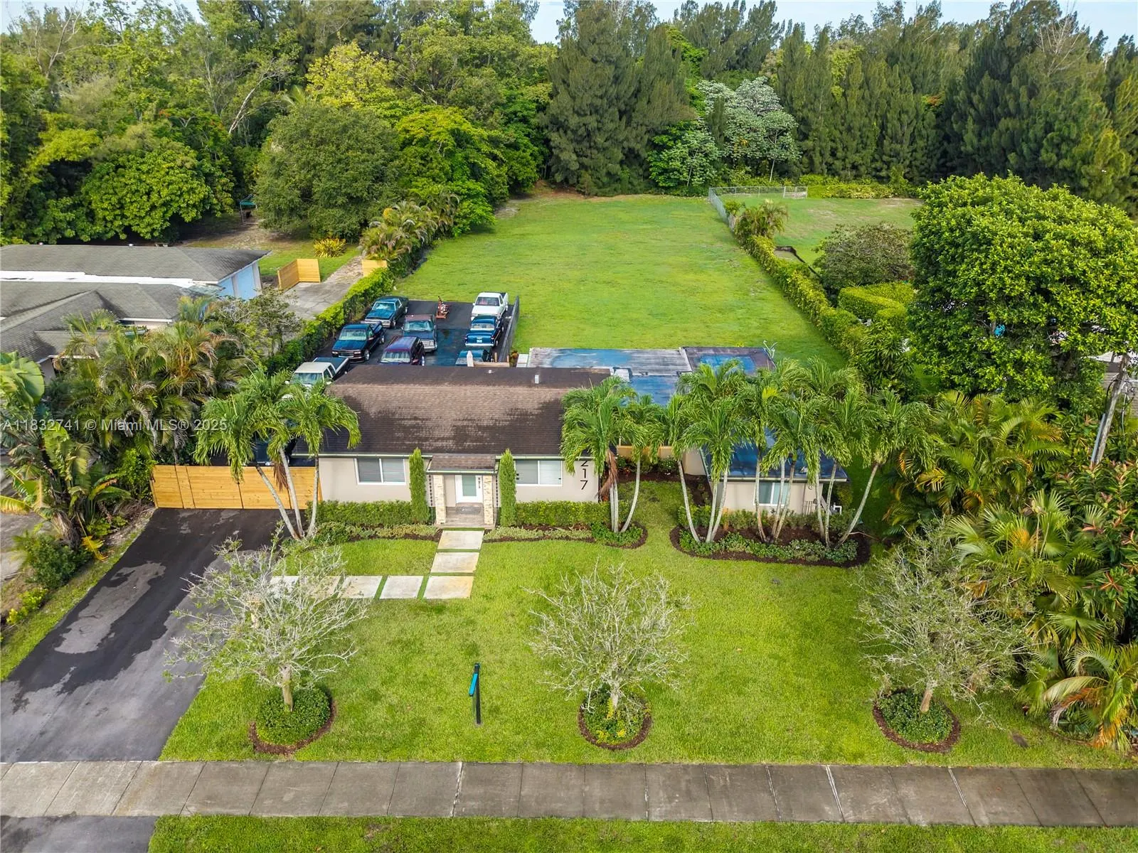 217 E Acre Dr