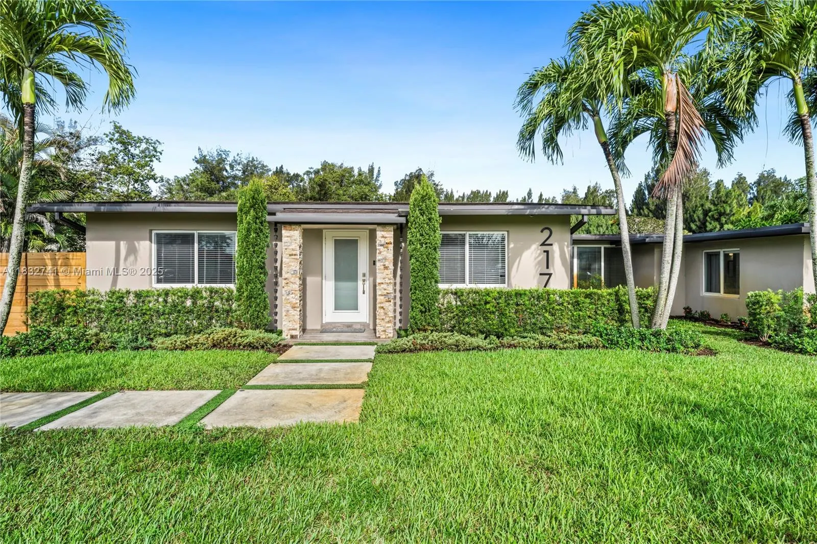 217 E Acre Dr