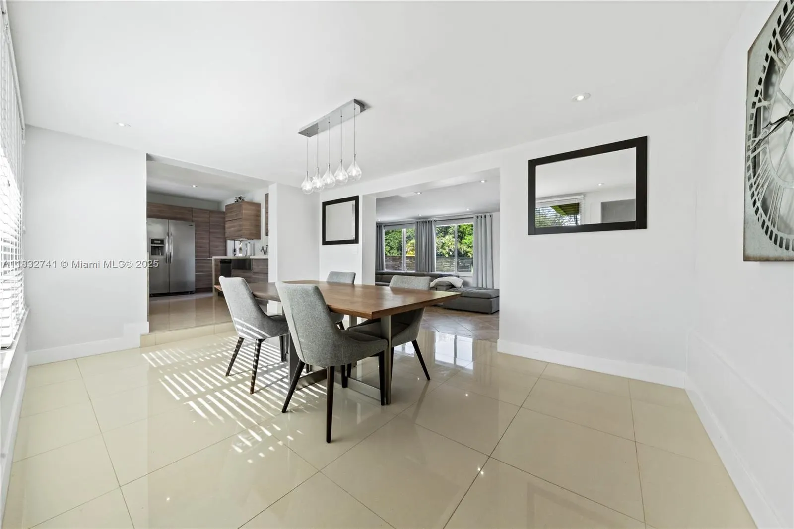 217 E Acre Dr