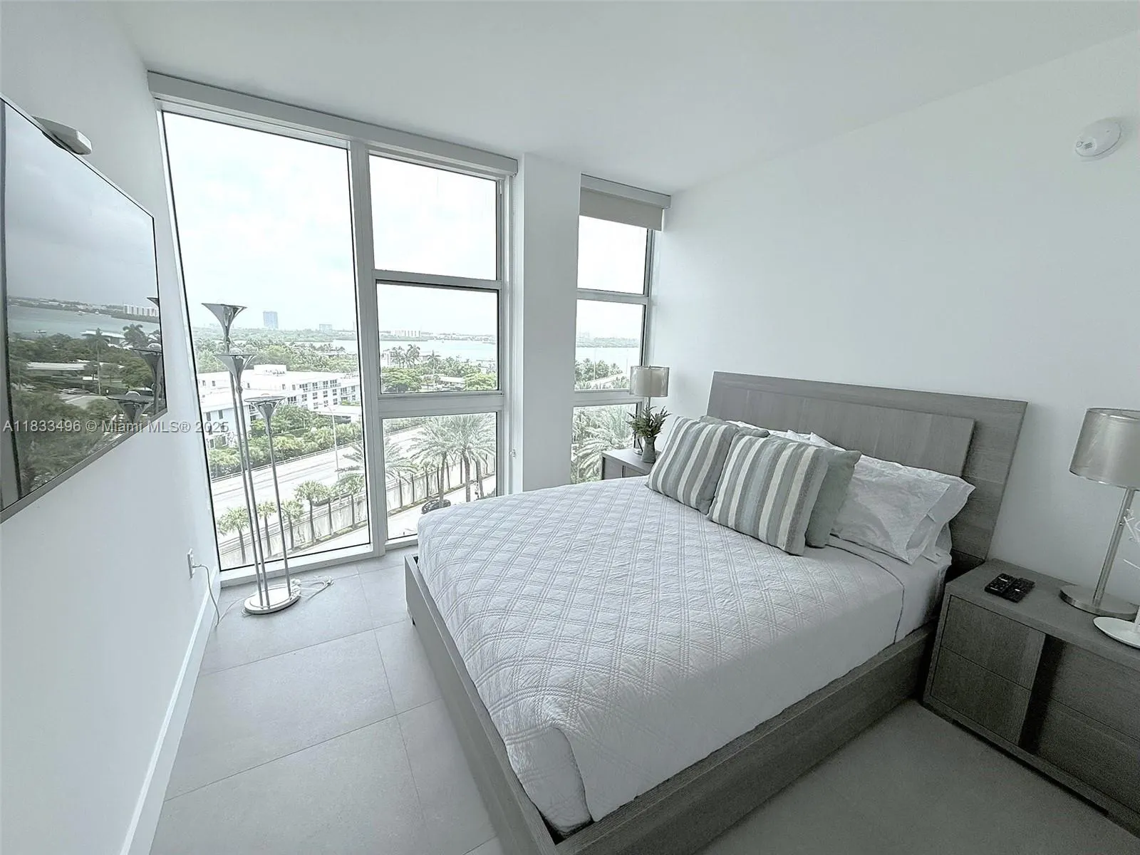 10275 Collins Ave, #722