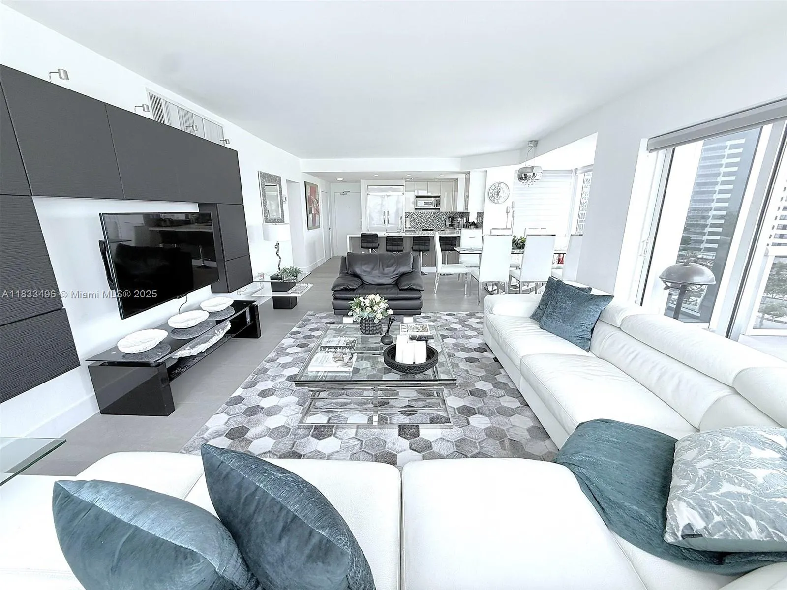 10275 Collins Ave, #722