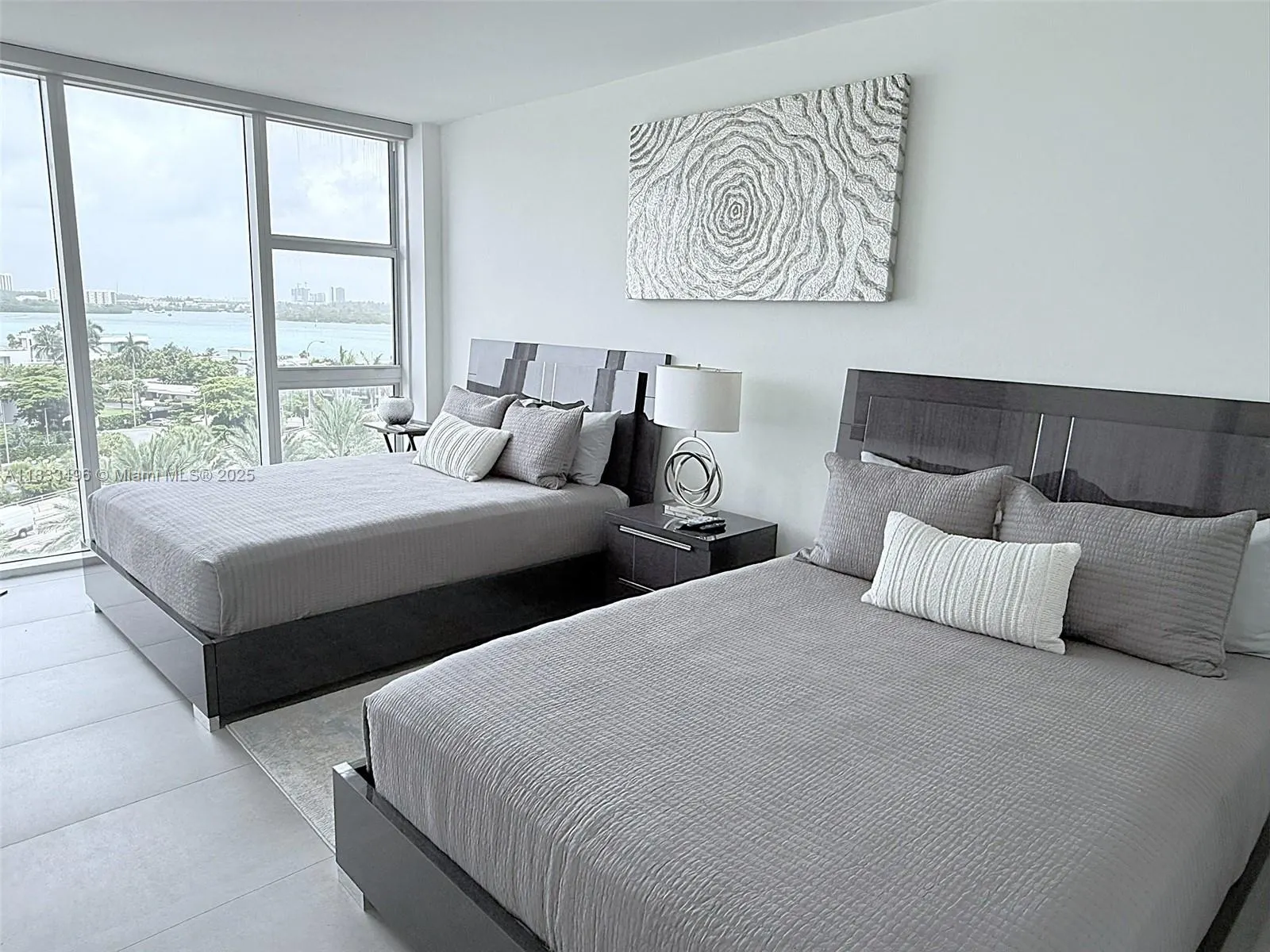 10275 Collins Ave, #722
