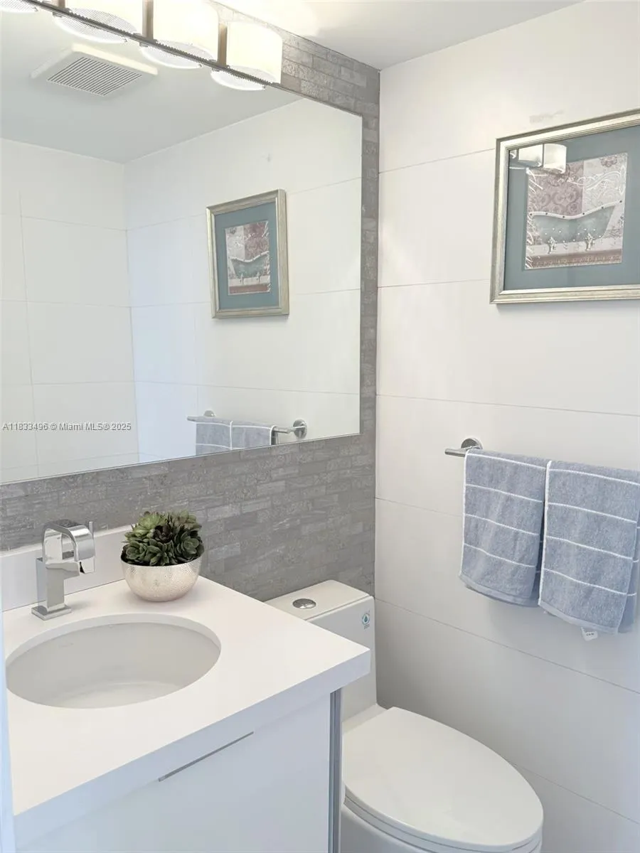 10275 Collins Ave, #722