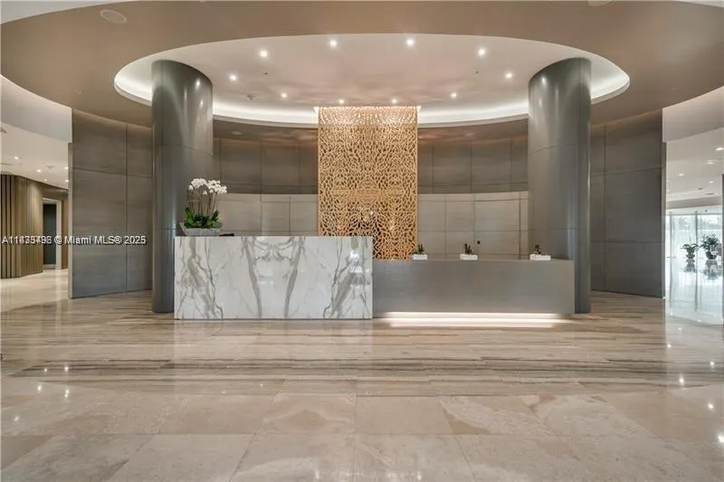10275 Collins Ave, #722
