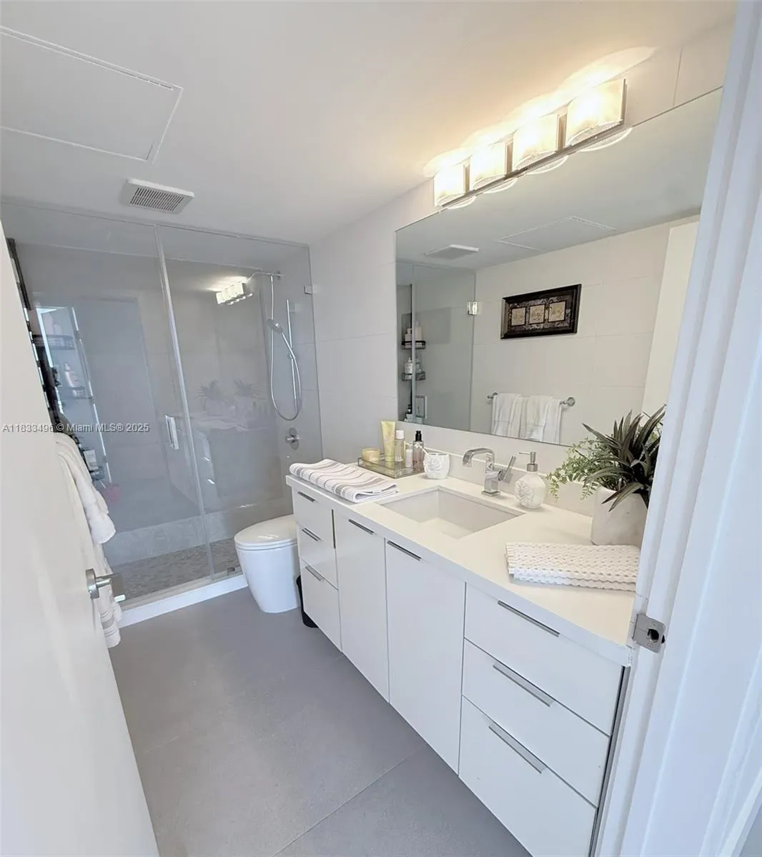 10275 Collins Ave, #722