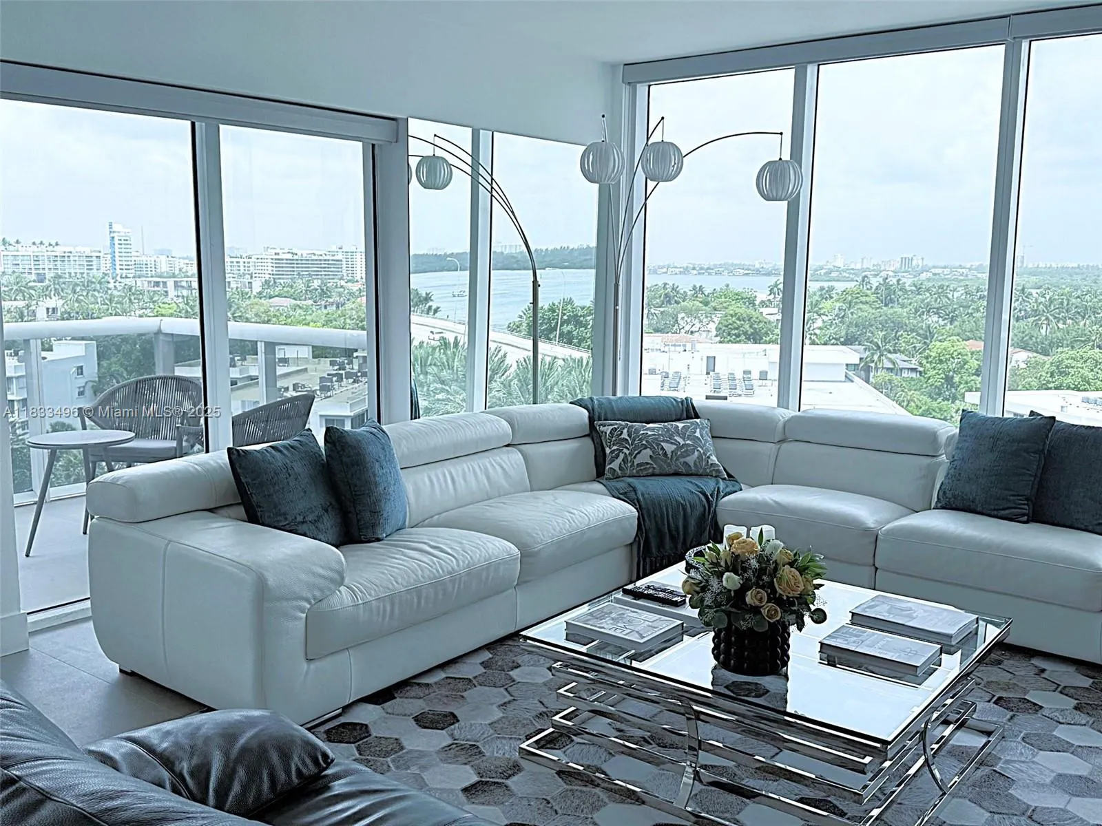 10275 Collins Ave, #722