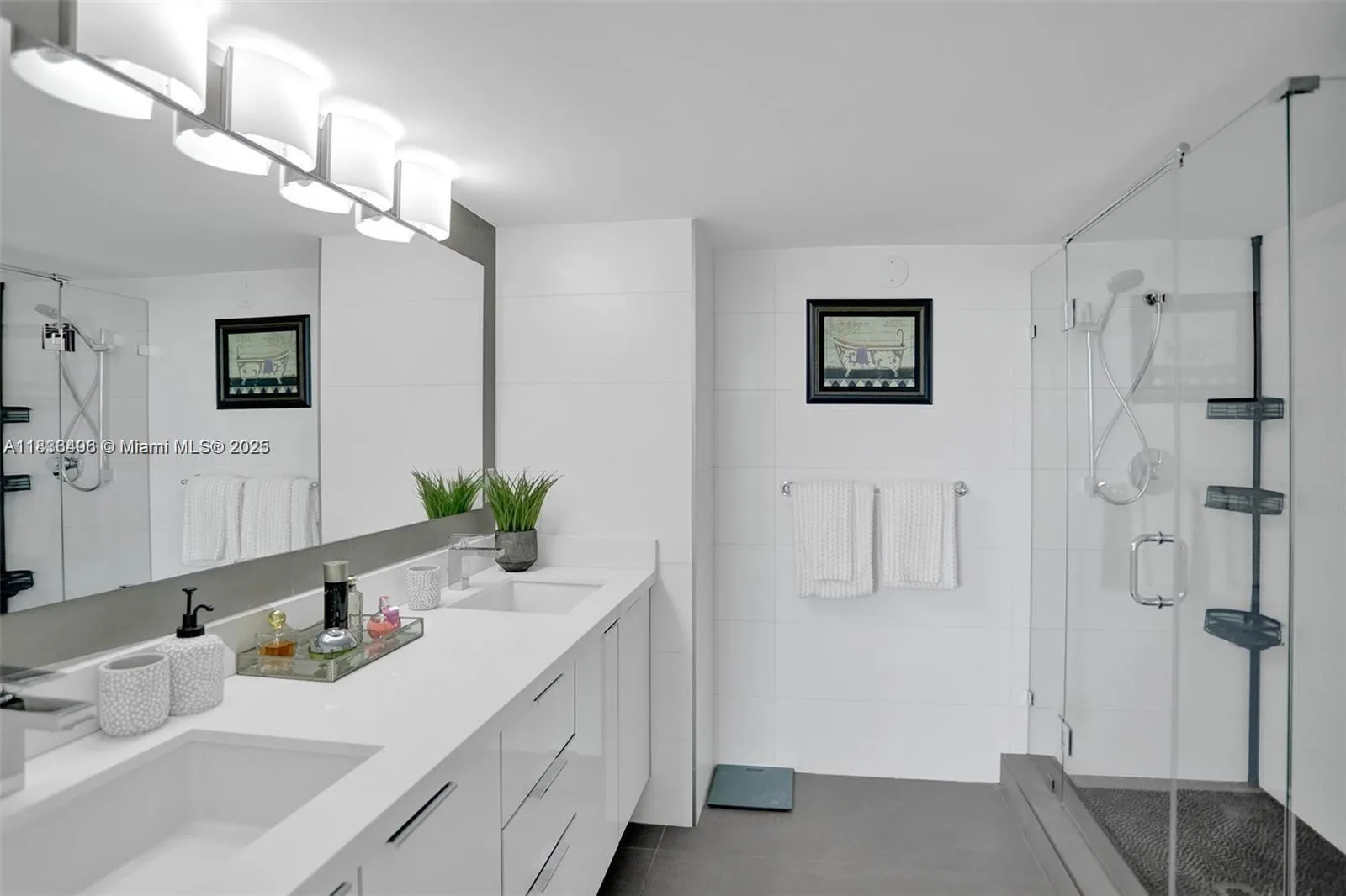 10275 Collins Ave, #722