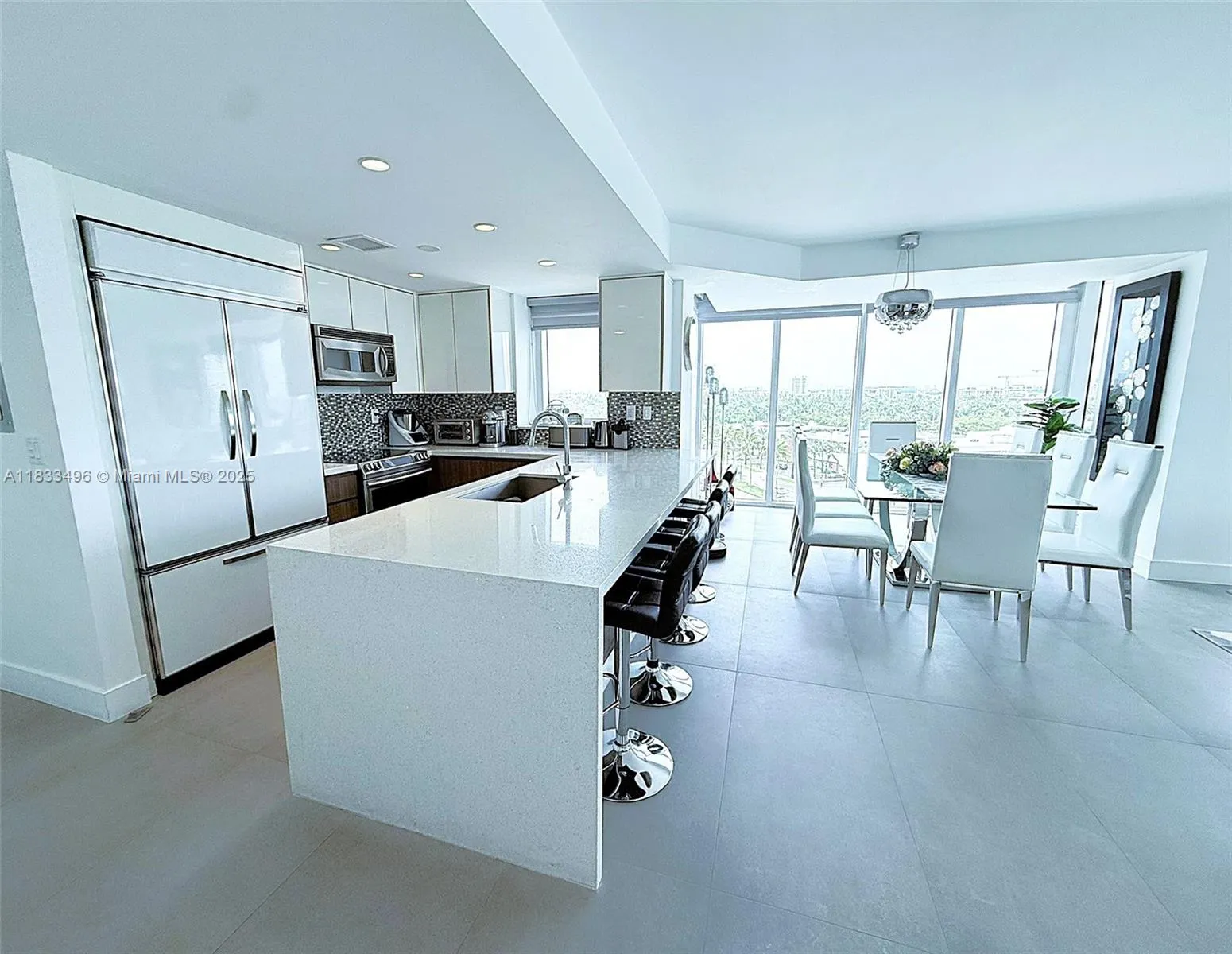10275 Collins Ave, #722