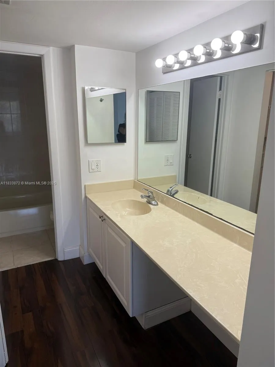 731 N Pine Island Rd, #306