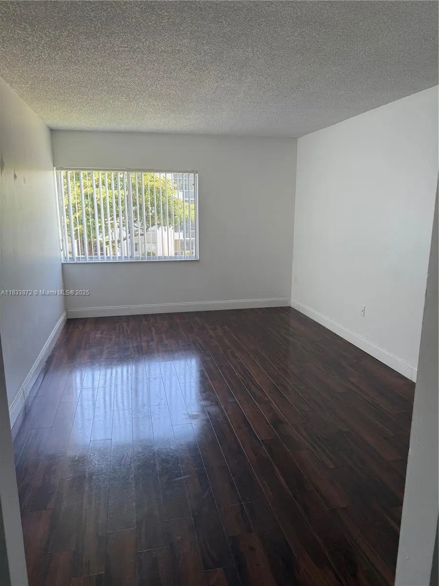 731 N Pine Island Rd, #306
