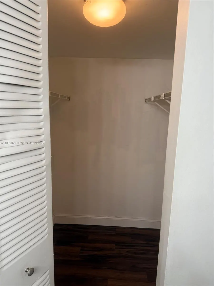 731 N Pine Island Rd, #306