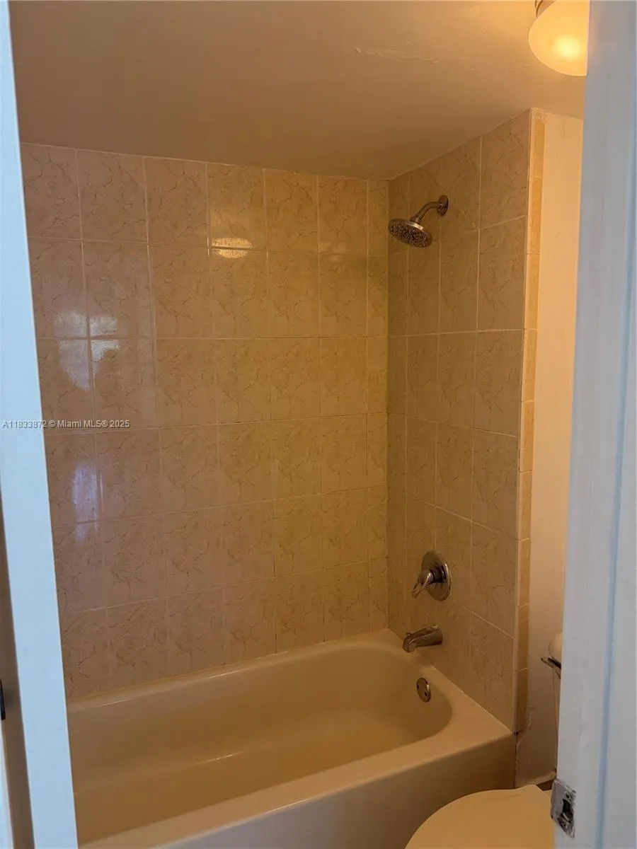 731 N Pine Island Rd, #306
