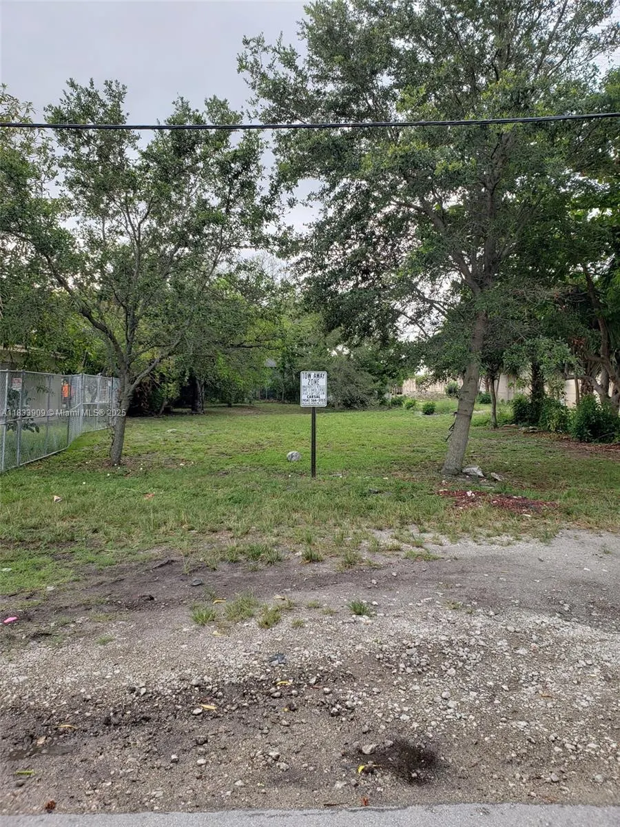 894 SW 9th Ct
