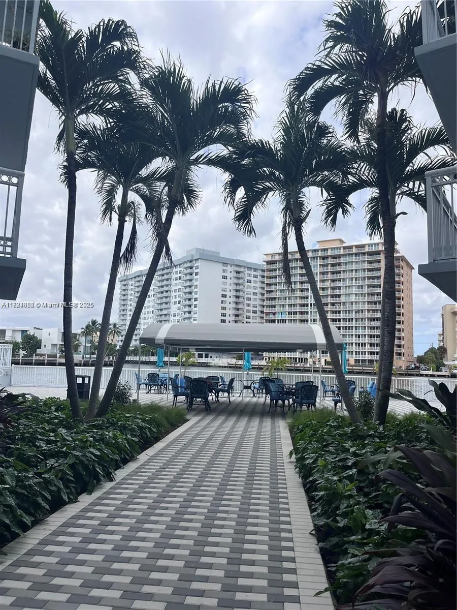 1913 S Ocean Dr, #302