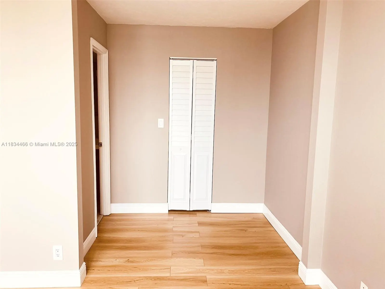 3545 NE 166th St, #805