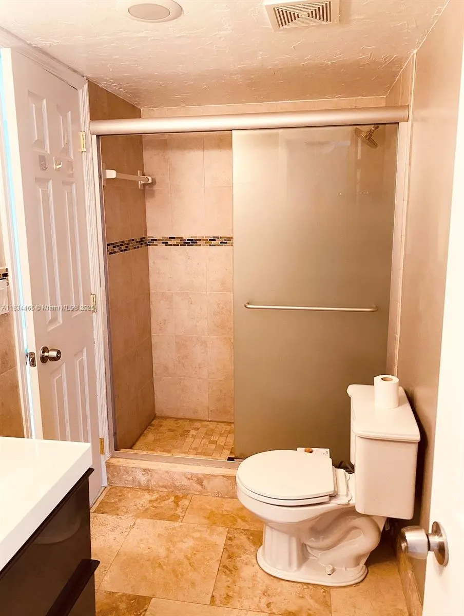 3545 NE 166th St, #805